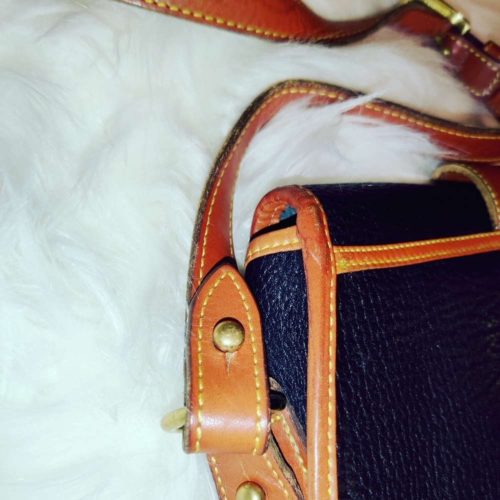 Authentic Dooney & Bourke purse - Picture 2 of 12